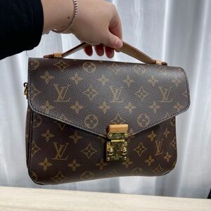 LOUIS VUITTON POCHETTE METIS
